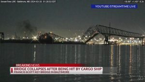 Baltimore bridge collapses af...